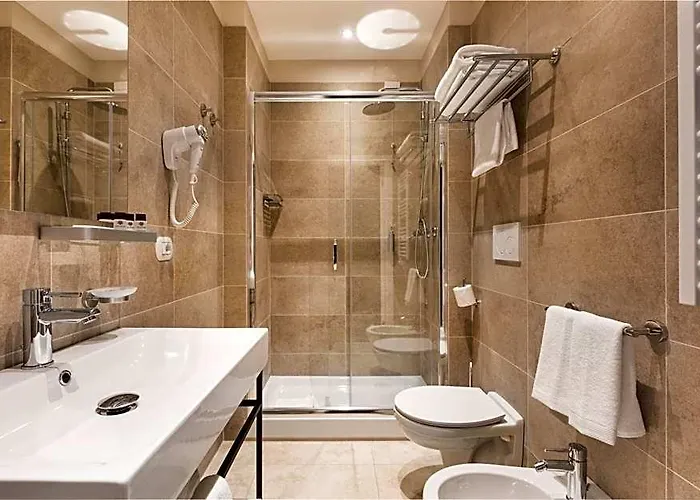 Hotel At 41 3*