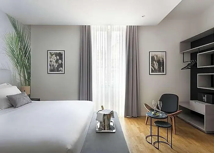 Hotel At 41 3*